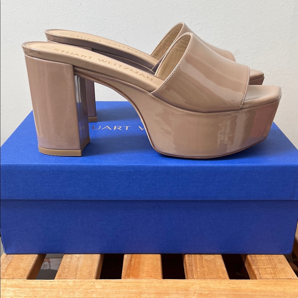 Stuart weitzman patent fawn never worn platform sandals size 9